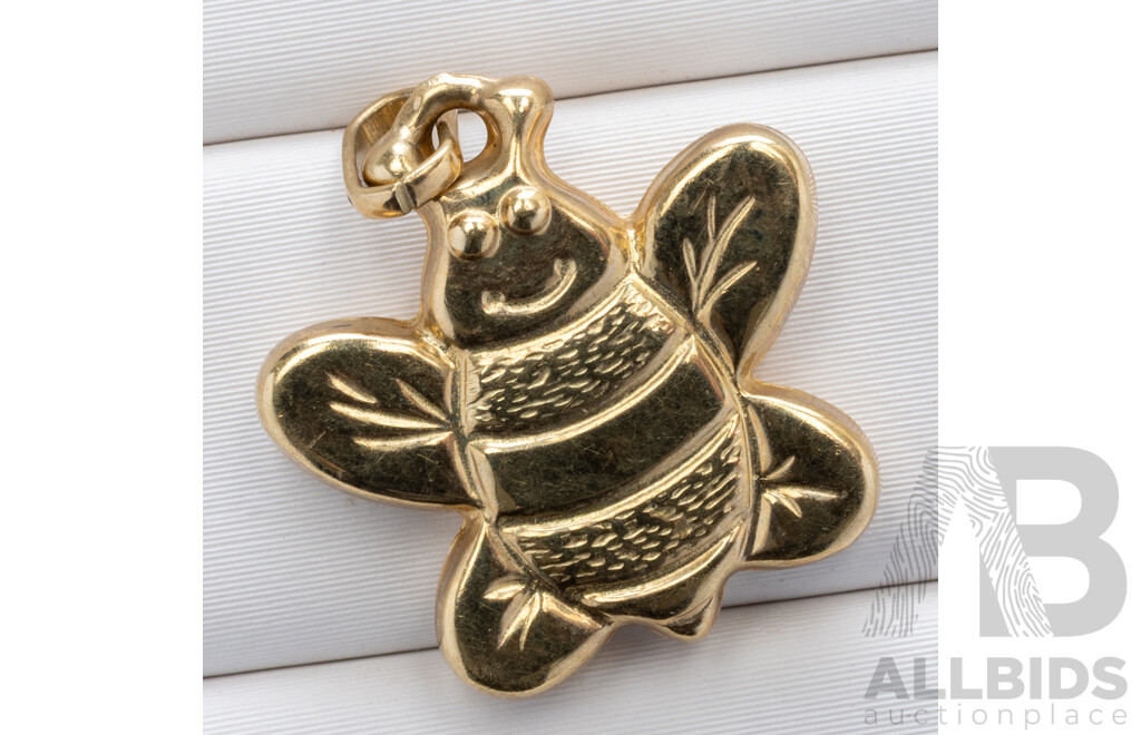 9ct Yellow Gold Cute Flat Bee Charm/pendant, 20mm Long, 0.75 Grams