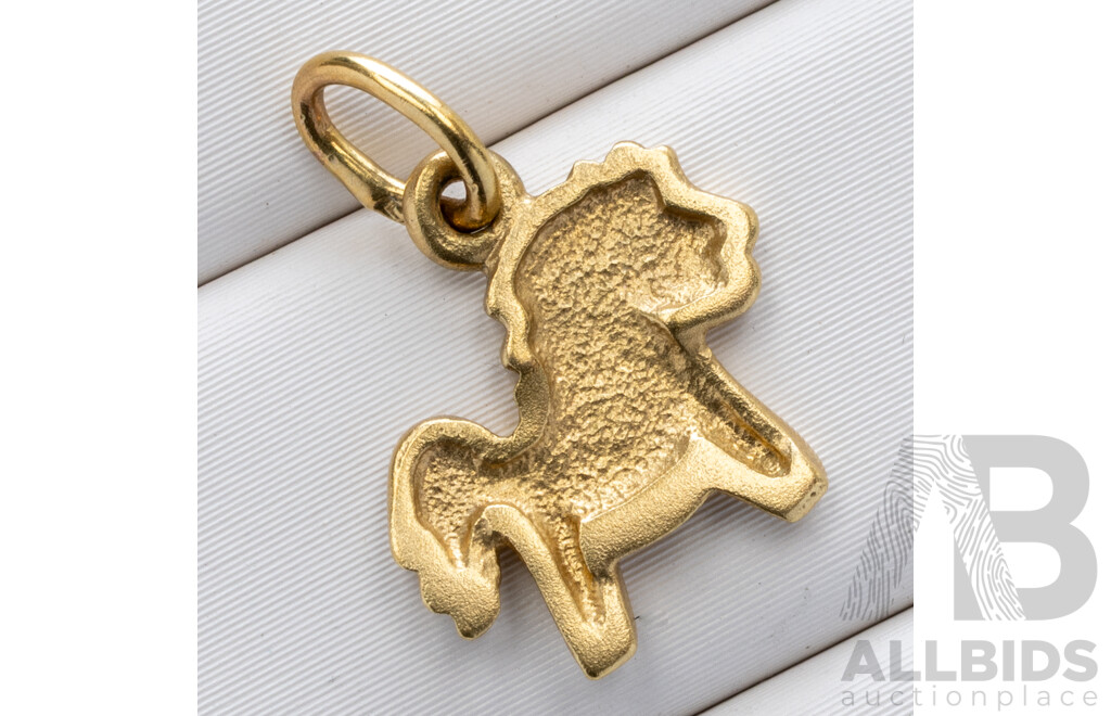 9ct horse Charm/Pendant, 15mm long, 0.74 Grams