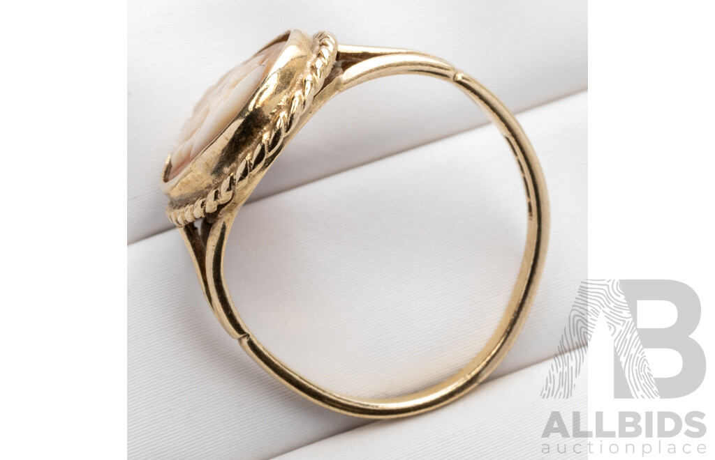 9ct Yellow Gold Vintage Shell Cameo Ring, Size K, 2.54 Grams