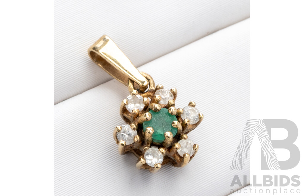 9ct Emerald & Diamond Daisy Pendant, TDW 0.12ct, 14mm, 0.68 Grams