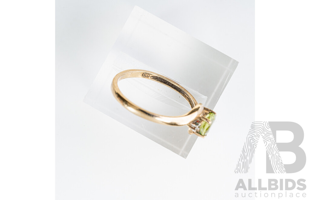 9ct Peridot & Diamond Ring, TDW 0.02ct, Size N, 1.40 Grams