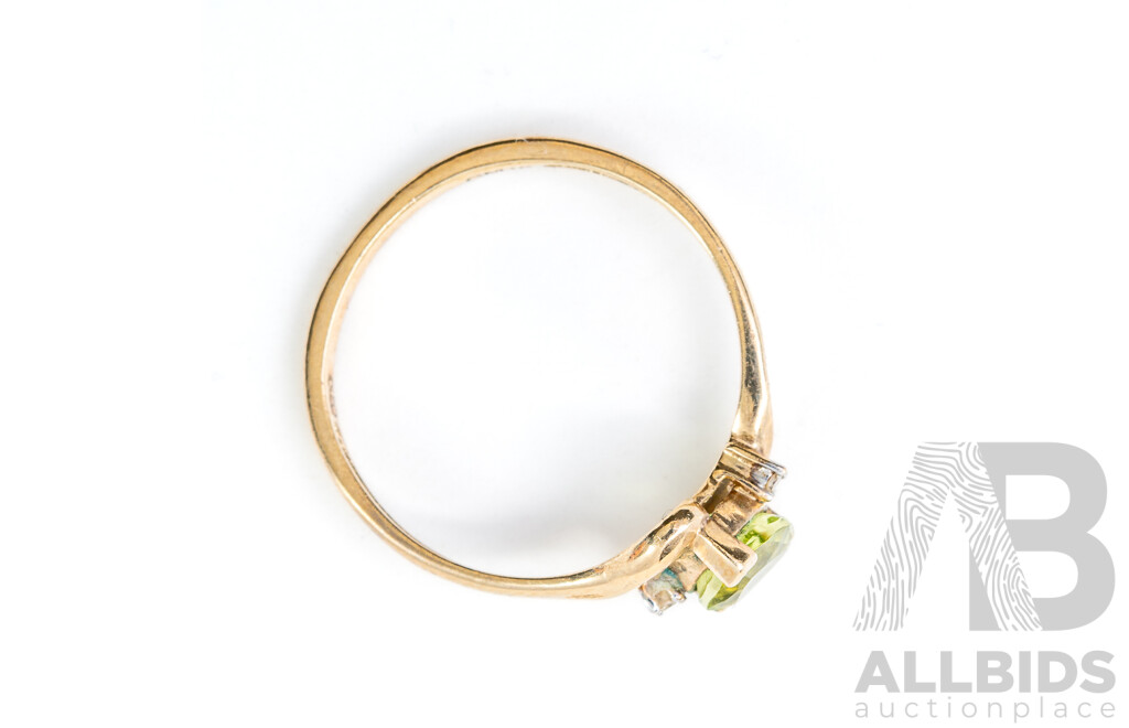 9ct Peridot & Diamond Ring, TDW 0.02ct, Size N, 1.40 Grams