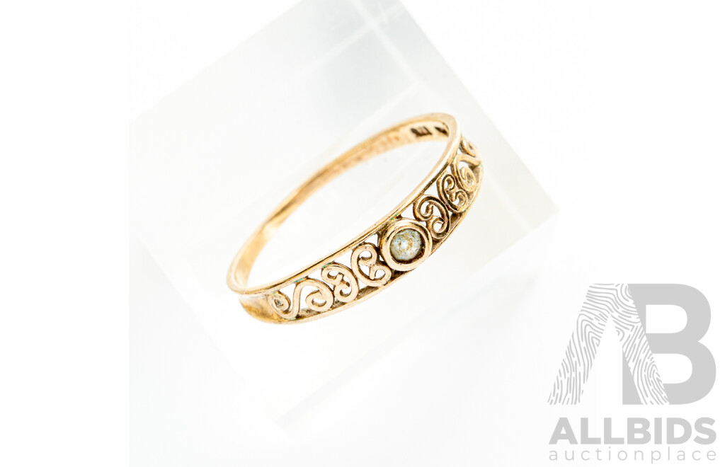 9ct Topaz Filigree Ring, Size O, 1.11 Grams