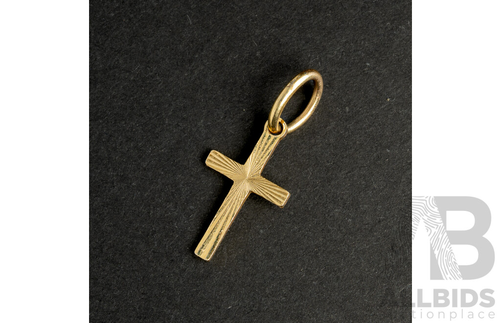9ct Patterned Cross Pendant/charm, 18mm Long, 0.38 Grams