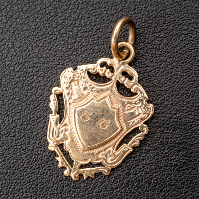9ct Vintage Sheild Fob Pendant, Engraved CC, 35mm Long, 4.75 Grams