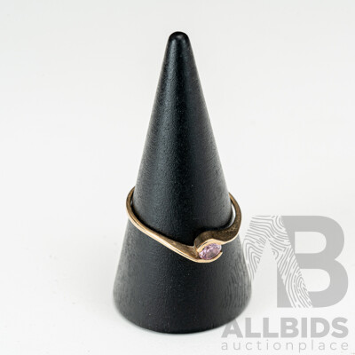 9ct Pink Cubic Zirconia Ring, Size O, 1.10 Grams