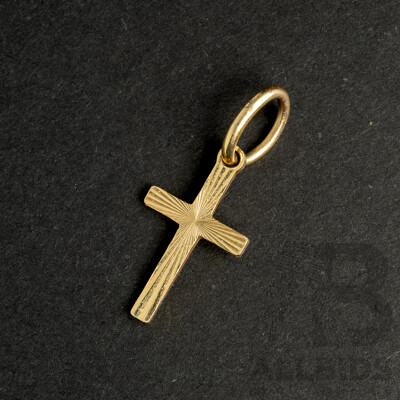 9ct Patterned Cross Pendant/charm, 18mm Long, 0.38 Grams