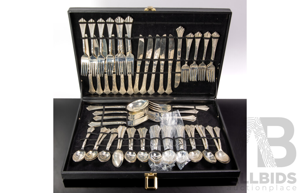 W M Rogers & Son Silver Plate 61 Piece Flatware Set in Case