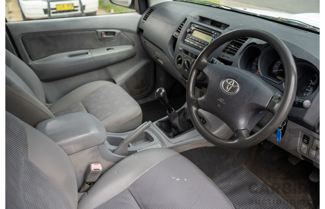 3/2005 Toyota Hilux LN147R Dual Cab P/Up Vanilla White Turbo Diesel 3.0L