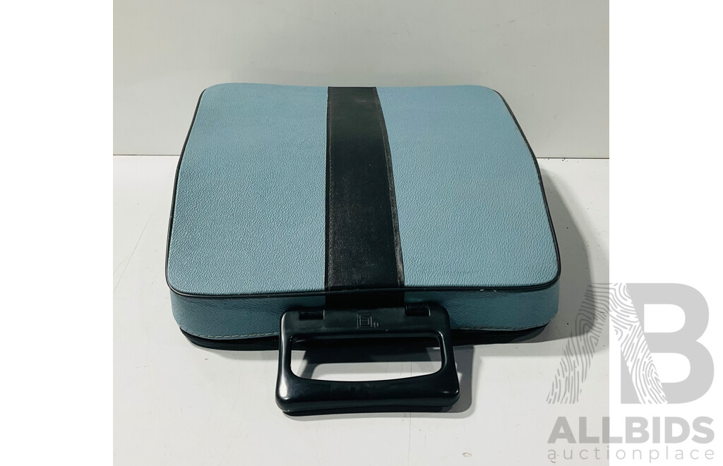Retro Olivetti Lettera 32 Typewriter in Carrying Case