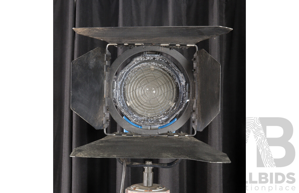 Vintage ARRI 1000 Plus Light with Fresnel Lens on Tripod Base