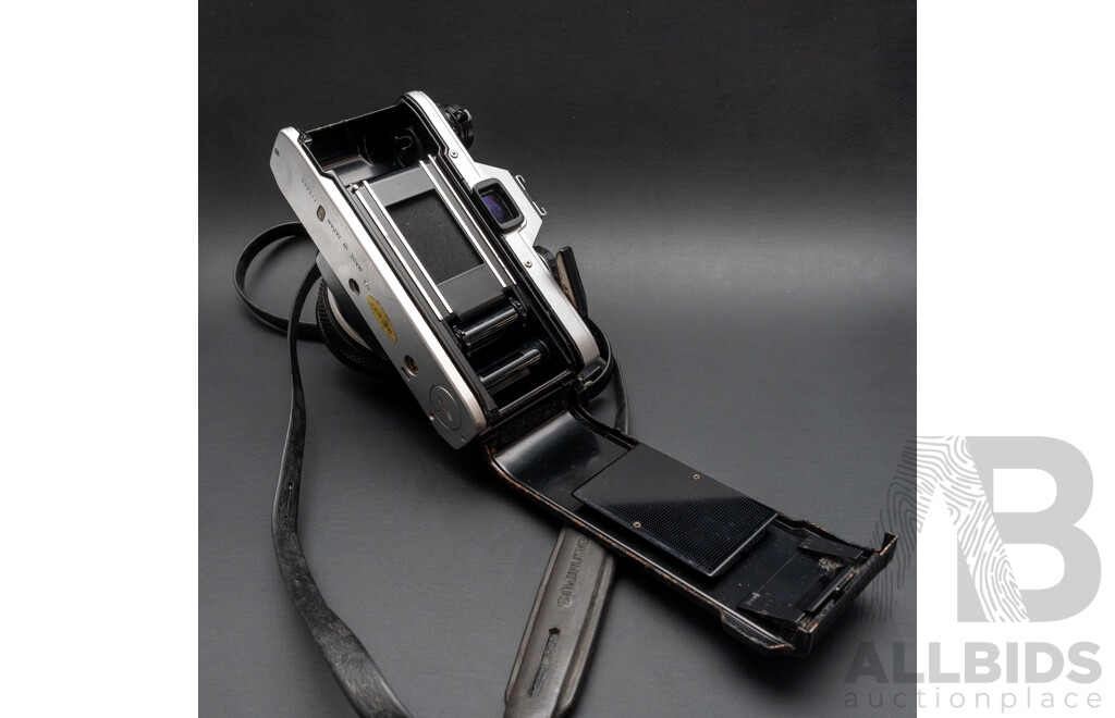 Olympus OM10 with a 50mm F/1.8 Lens and Praktica Super TL3 with Flexar Auto Zoom MC 80-200mm F/4.5 Lens