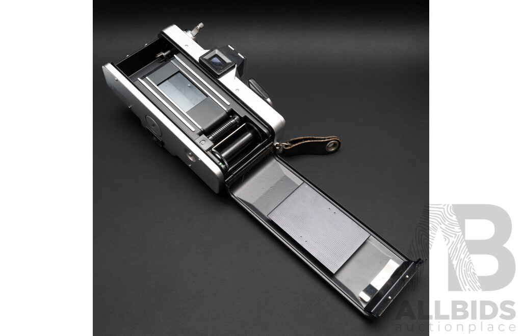 Olympus OM10 with a 50mm F/1.8 Lens and Praktica Super TL3 with Flexar Auto Zoom MC 80-200mm F/4.5 Lens