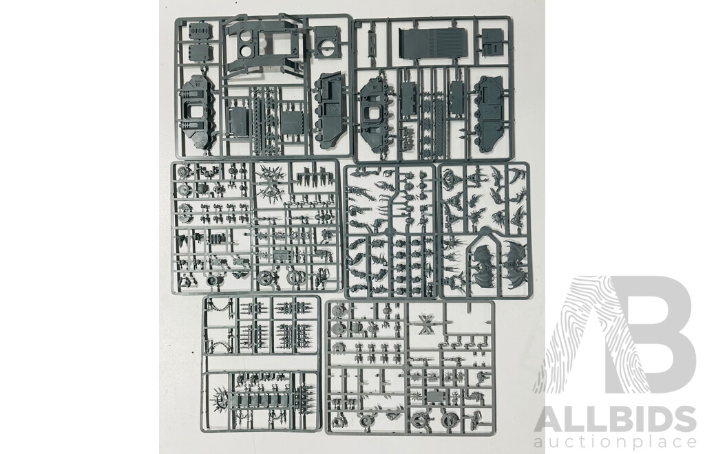 Warhammer 40,000 4th Edition Chaos Space Marine Battleforce - Partially Assembled and 4th Edition Chaos Space Marines Codex