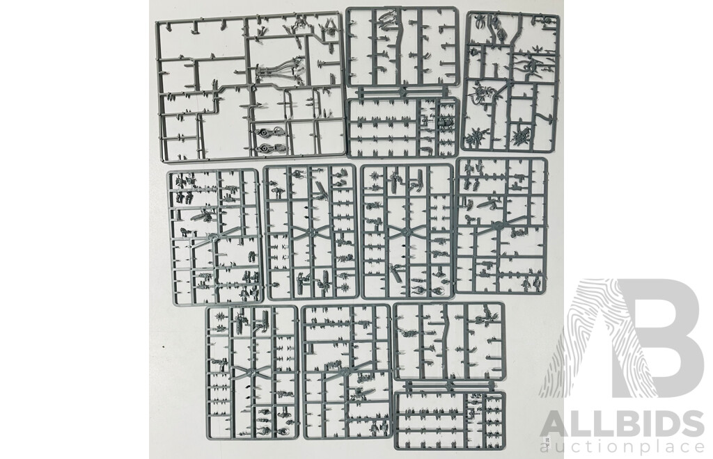 Warhammer 40,000 4th Edition Chaos Space Marine Battleforce - Partially Assembled and 4th Edition Chaos Space Marines Codex