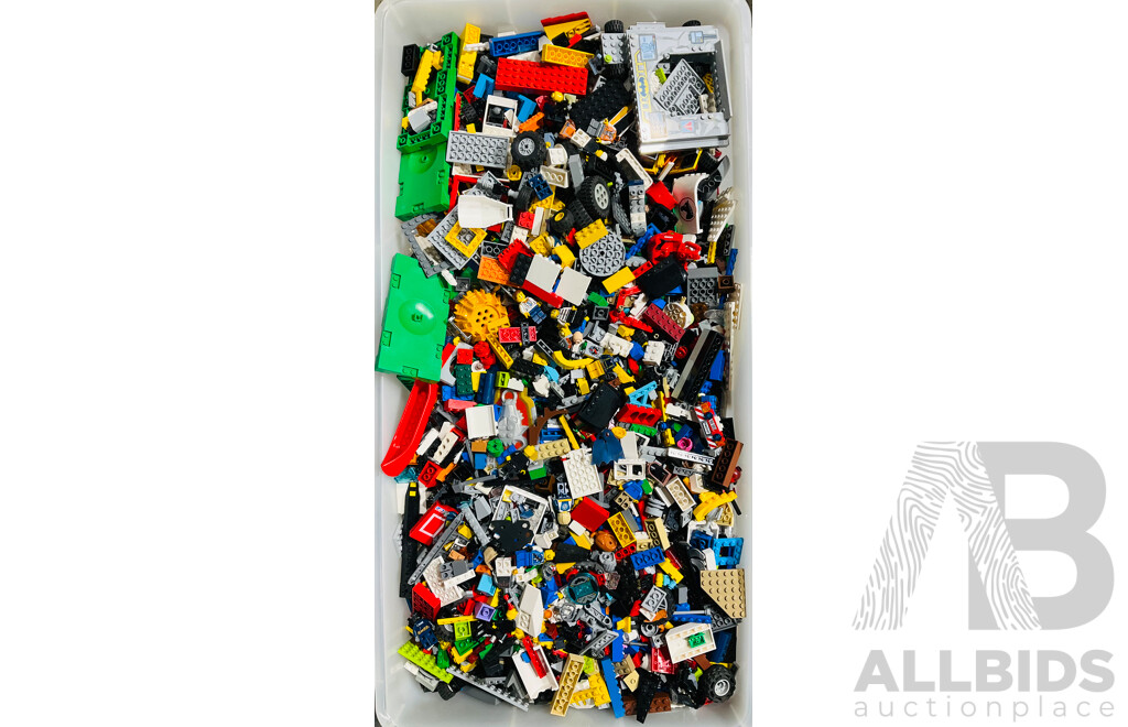 Approx. 10kg of Assorted Bulk Lego Including Minifigures, LEGO Dimensions Bases and More