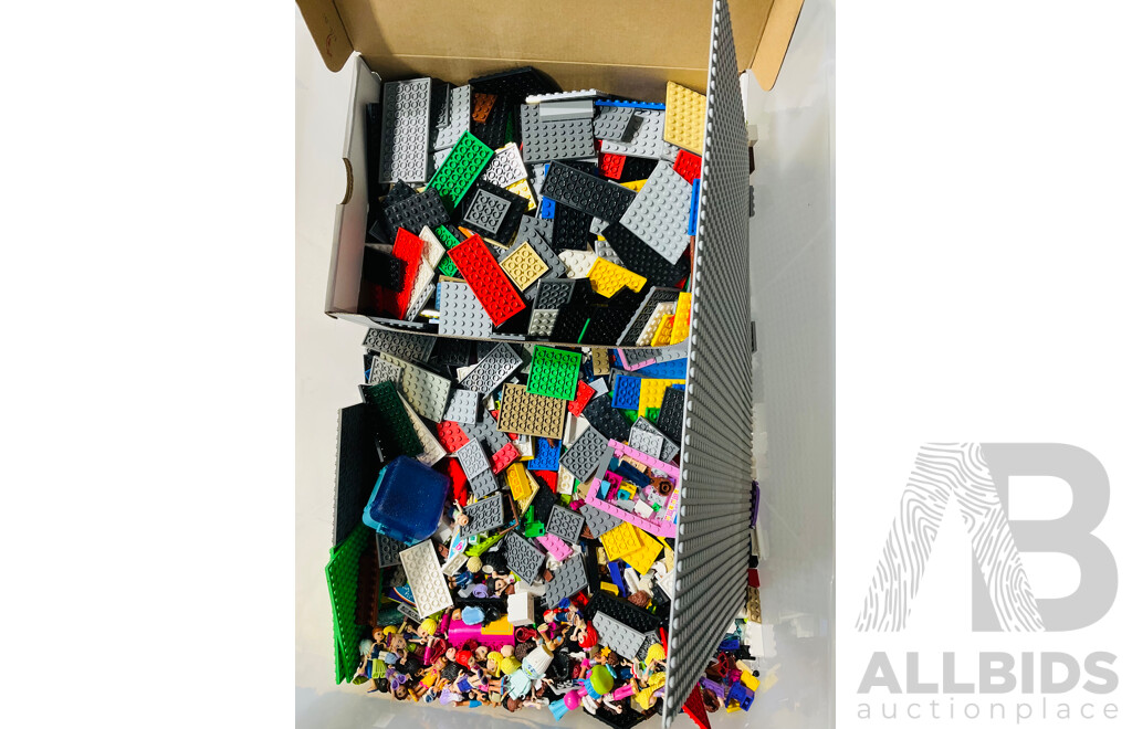Approx. 14kg of Assorted Bulk Lego Including Minifigures, Baseplates and More