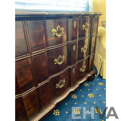 Henredon Folio Fourteen 9-Drawer Dresser  