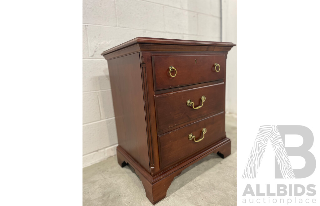 DREXEL HERITAGE Side Table