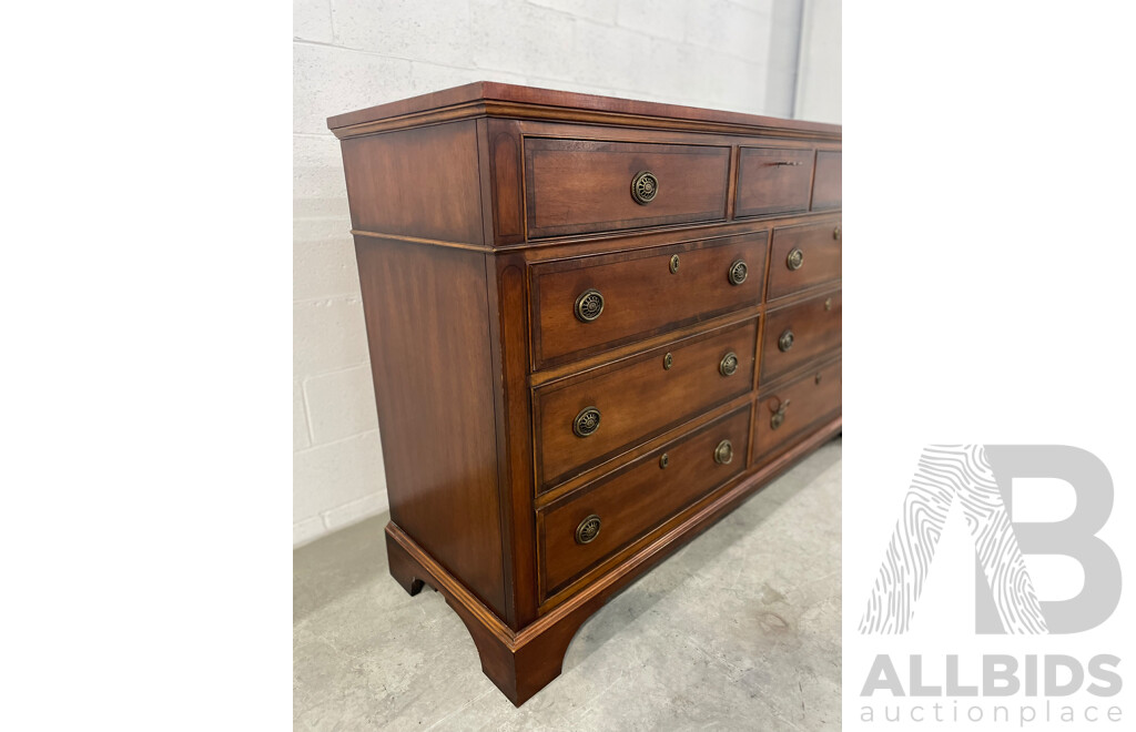 Henredon Georgian  Dresser or Chest of Drawers