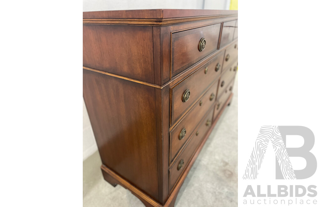 Henredon Georgian  Dresser or Chest of Drawers