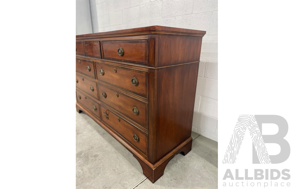 Henredon Georgian  Dresser or Chest of Drawers