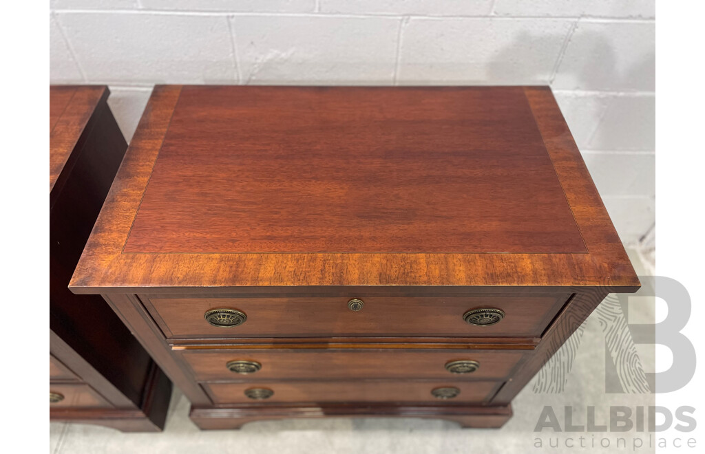Pair of Henredon Georgian Chest of Drawers Nightstand
