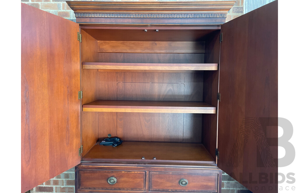 Henredon Georgian Armoire / Wardrobe