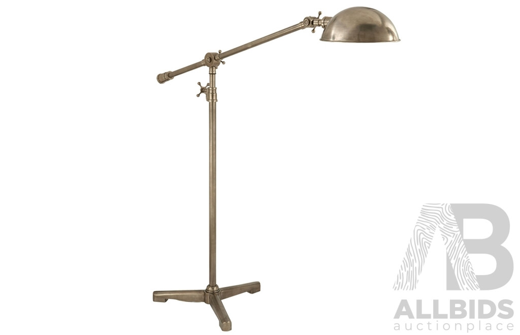 Studio Pivoting Task Lamp