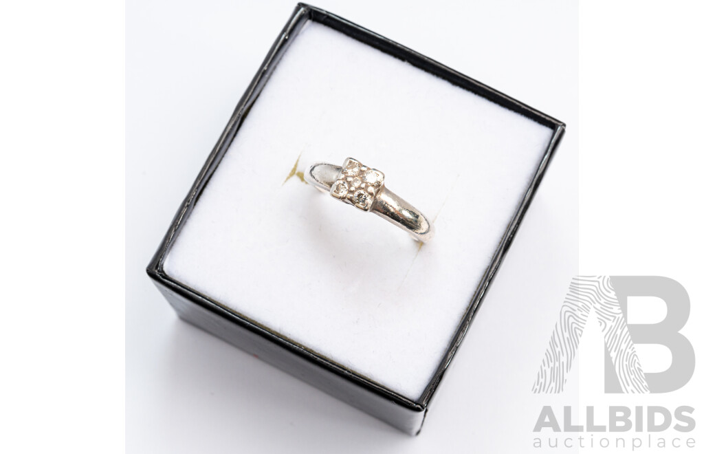 9ct White Gold Diamond Cluster Ring, Est TDW 0.15CT, Size M, 3.56 Grams