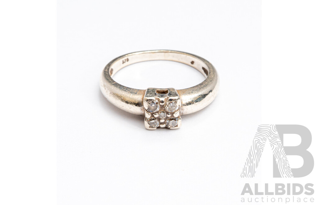 9ct White Gold Diamond Cluster Ring, Est TDW 0.15CT, Size M, 3.56 Grams