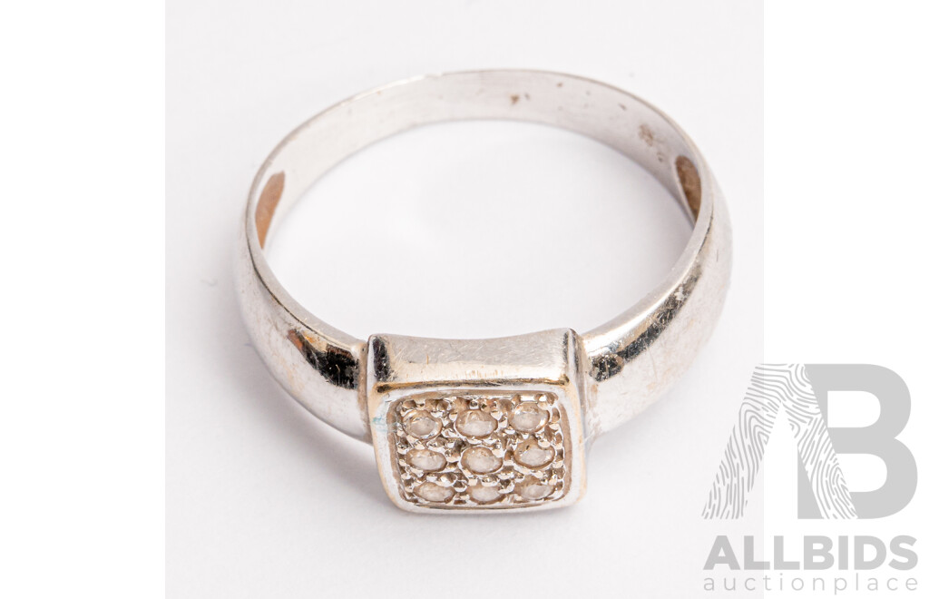 18ct White Gold Cz Set Cluster Ring, Size M, 2.51 Grams