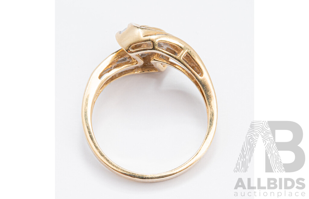 14ct Diamond Set Cluster Ring, Est TDW 0.50ct, Size Q, 4.26 Grams