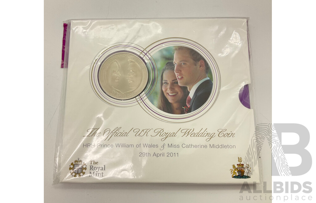 UK 2011 Royal Mint Coloured 5 Pound Coin , Prince William and Catherines Wedding.