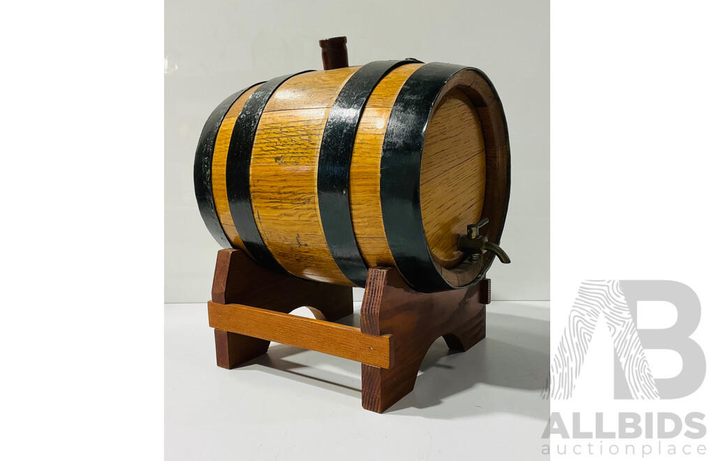 Miniature Barrel-form Whiskey Pourer