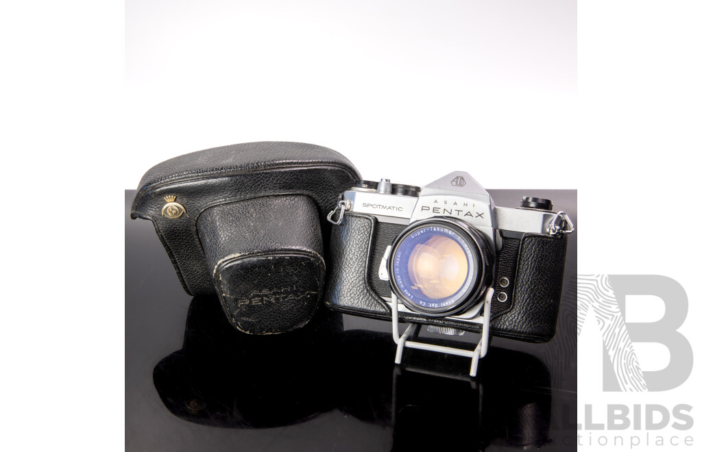 Vintage Asahi Pentax Spotmatic 35mm Camera in Case