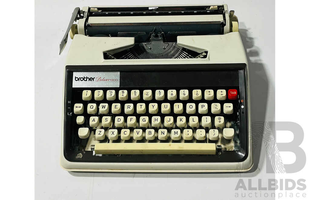 Vintage White Brother Deluxe 1300 Typewriter Including Vinyl Carry Case