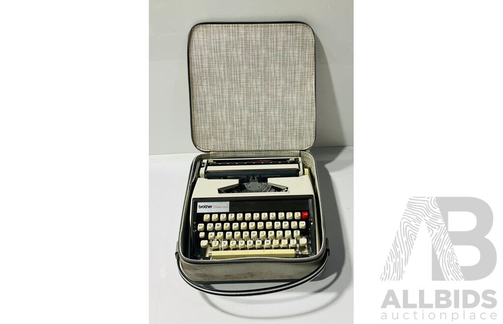 Vintage White Brother Deluxe 1300 Typewriter Including Vinyl Carry Case