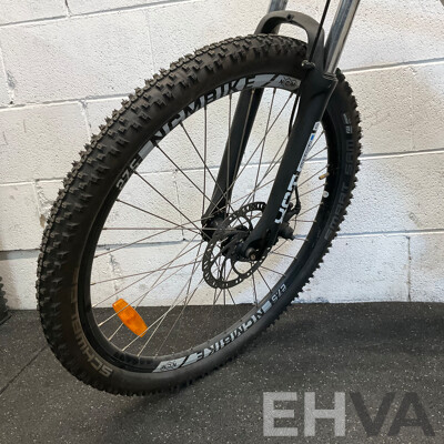 NCM Prague 27.5'' Electric Mountain Bike