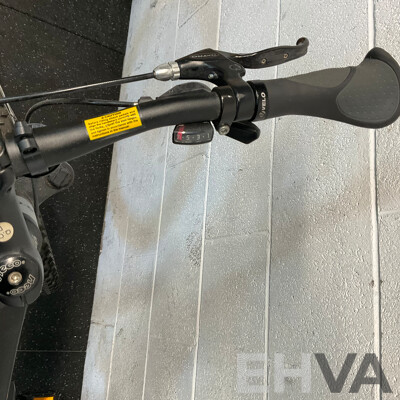 NCM Prague 27.5'' Electric Mountain Bike