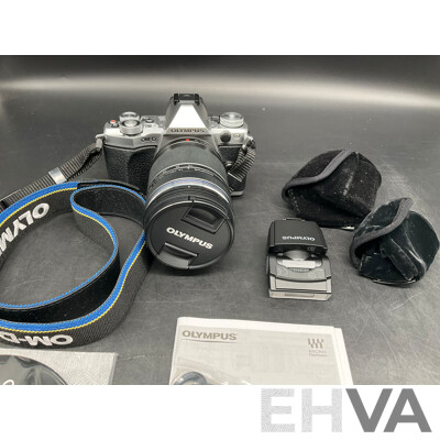 OLYMPUS OM-D E-M5 Mark II Digital Camera with 14-150 Mm Lens and Flash Lamp