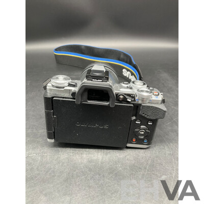 OLYMPUS OM-D E-M5 Mark II Digital Camera with 14-150 Mm Lens and Flash Lamp