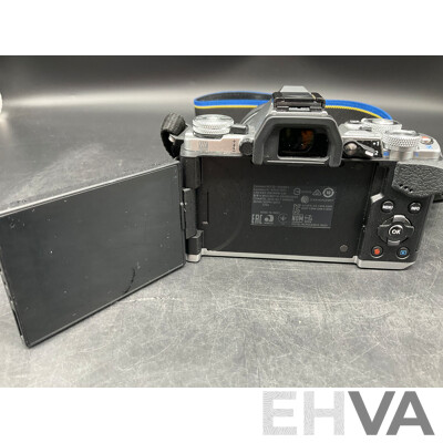 OLYMPUS OM-D E-M5 Mark II Digital Camera with 14-150 Mm Lens and Flash Lamp