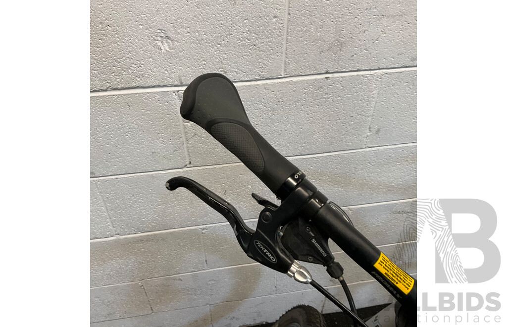 NCM Prague 27.5'' Electric Mountain Bike