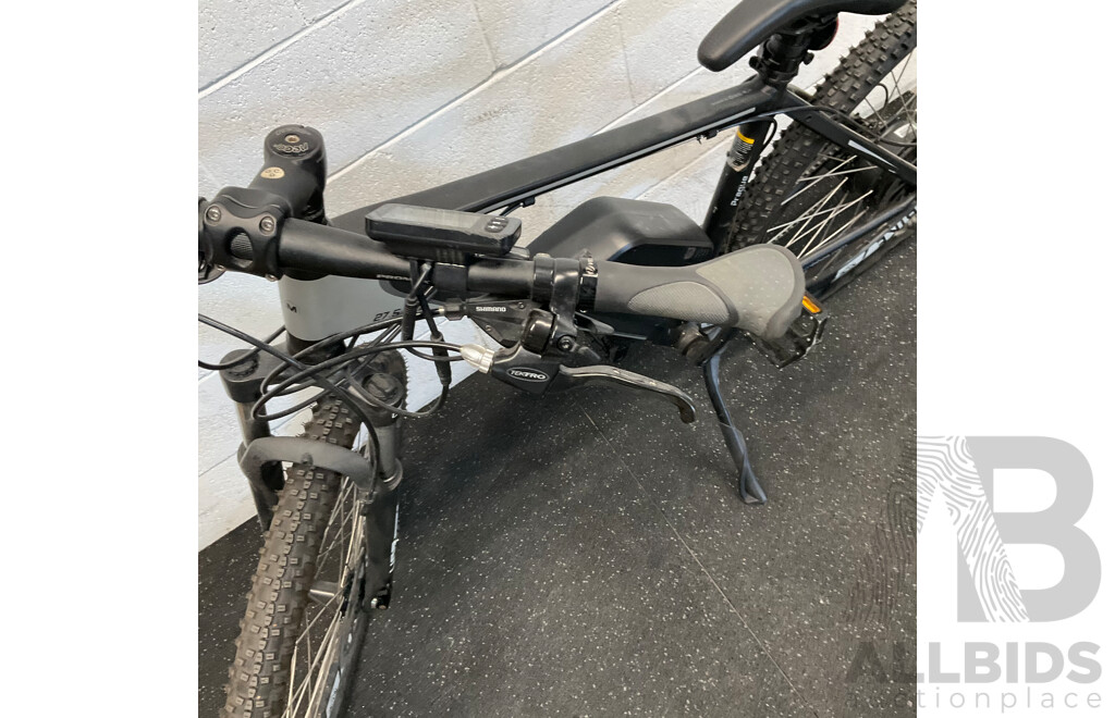 NCM Prague 27.5'' Electric Mountain Bike