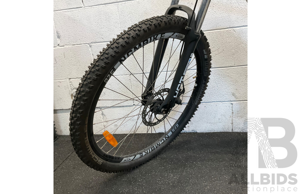 NCM Prague 27.5'' Electric Mountain Bike