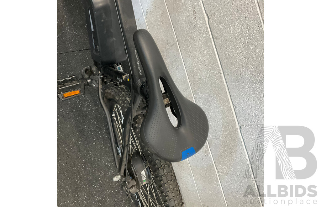 NCM Prague 27.5'' Electric Mountain Bike