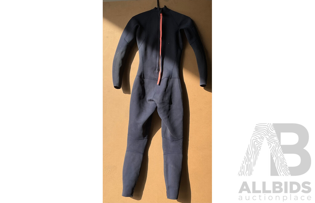 O'NEILL ,DECATHLON, QUICKSILVER Used Wetsuit - Lot of 4