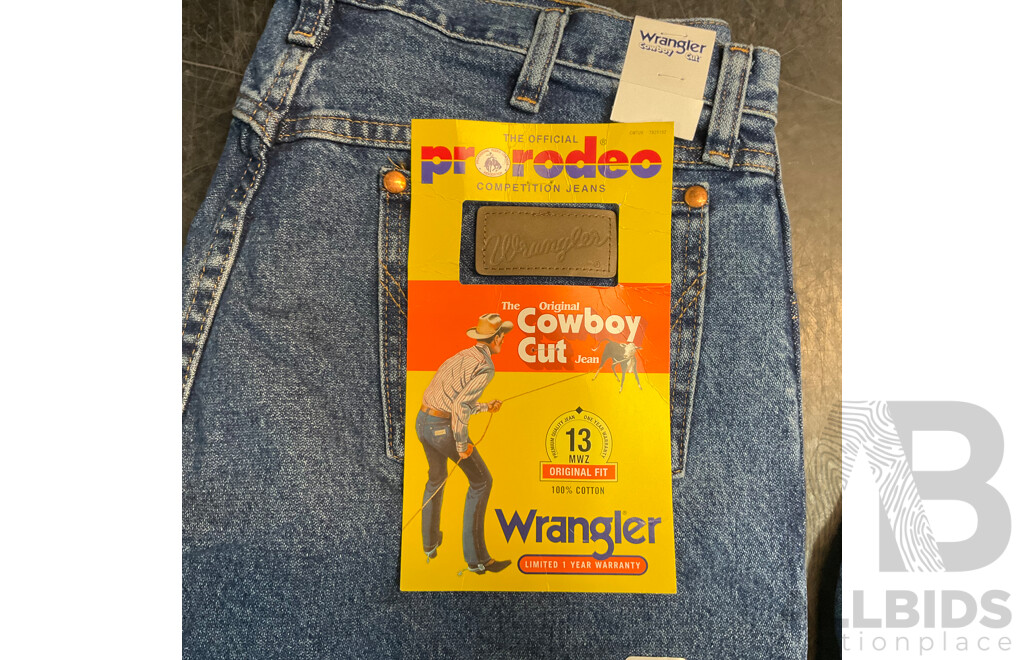 DICKIES,WRANGLER,NAUTICA & Assorted Mens Pants/Jeans/Jacket and More - Lot of 12