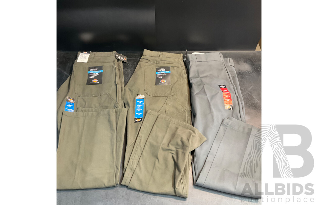 DICKIES,WRANGLER,NAUTICA & Assorted Mens Pants/Jeans/Jacket and More - Lot of 12